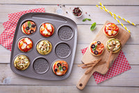 Pizza Party - Juego de 2 bandejas de metal: Bandeja redonda de 32 cm + Bandeja para Minipizza de 9 cavidades -asimetriA